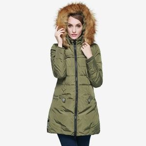 Orolay Women's Down Jacket with Faux Fur T…